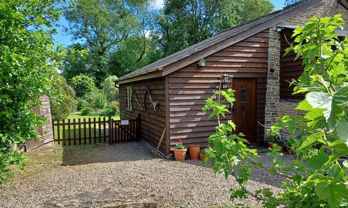 Longtown Cottage | Perfect Rural Retreat for two near Hay on Wye