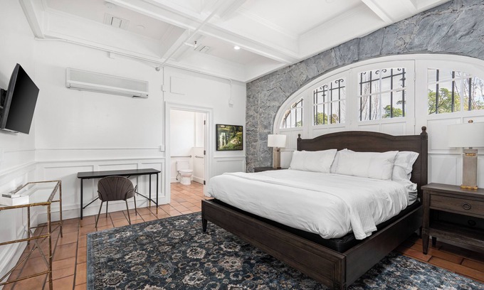 Santa Rosa Apartment | Perfect Santa Rosa Retreat at Historic Stonehouse!