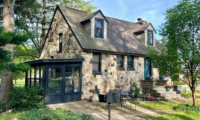 Rockford Cottage | Perfectly Furnished Peaceful & Cozy, 30+ stay, Sleeps 6. Utilities included