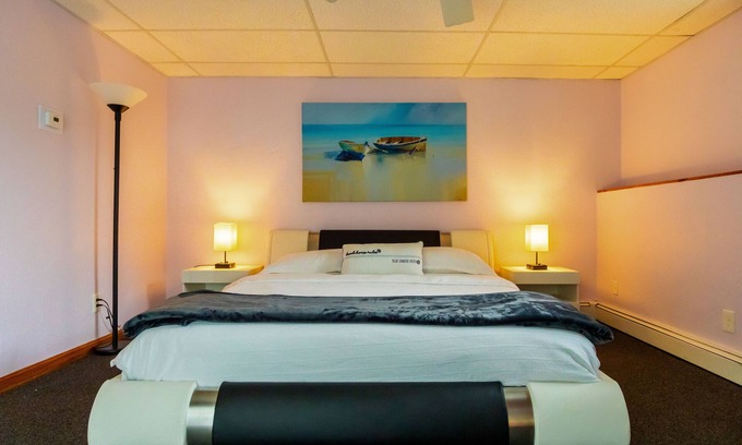 Westwood Apartment | Perfectly Located & Comfy Suite - Summer's Best !