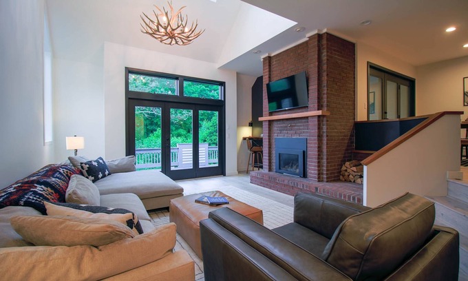 Stowe Area Condo | Perfectly Located Stowe Home w/Views