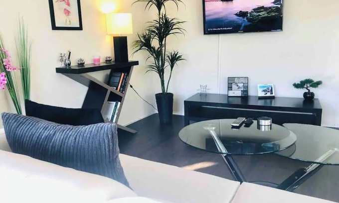 Hermosa Beach Apartment | Perfectly Located APT — Just Steps from the Beach