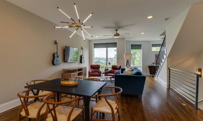 Eighth Avenue House | Perfectly located/Walk to bars- Close to Broadway