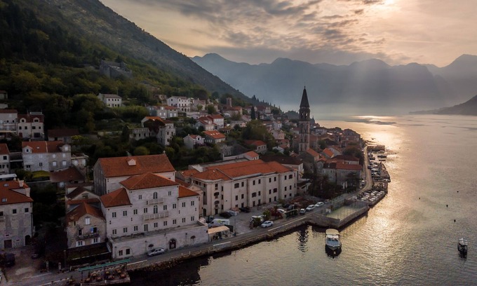 Perast Apartment | Perfetto Perasto Residence - idyllic seaside escape with a jacuzzi inside