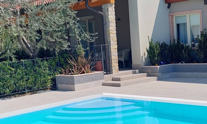 Bardolino Apartment | Pergola House 2 - Poolfront with parking space