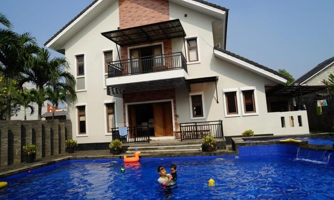 Depok Villa | Pesona Air - Villa and Private Pool