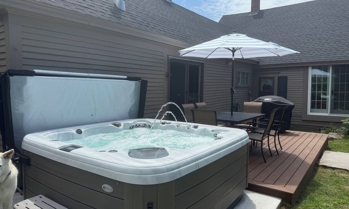 Moultonborough House | Pet/Family Friendly Historic Ambrose House w/Hot Tub Near Castle in The Clouds