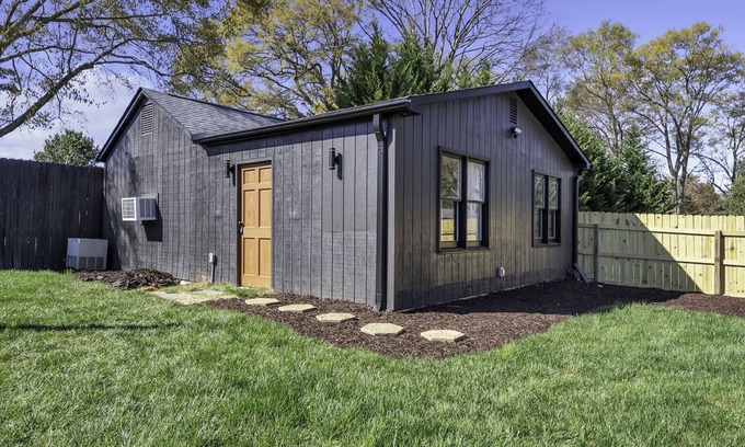 Greenville House | Pet-friendly 1 BR/2 bed/1 Ba w Swimming pool, firepit, 2 min to Furman