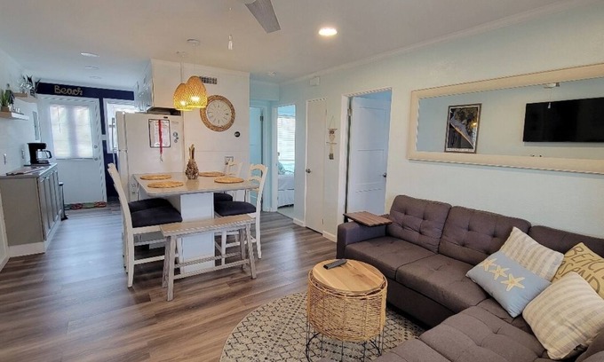 Wildwood Condo | Pet Friendly 2 bed 1 bath condo n4 night Minimum in-season June-Sept