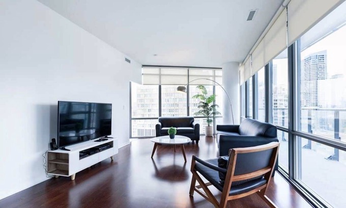 Bay Cloverhill Apartment | Pet Friendly 2 Bedroom 2 Bath Bay St. Condo FREE PARKING near SICK KIDS HOSPITAL