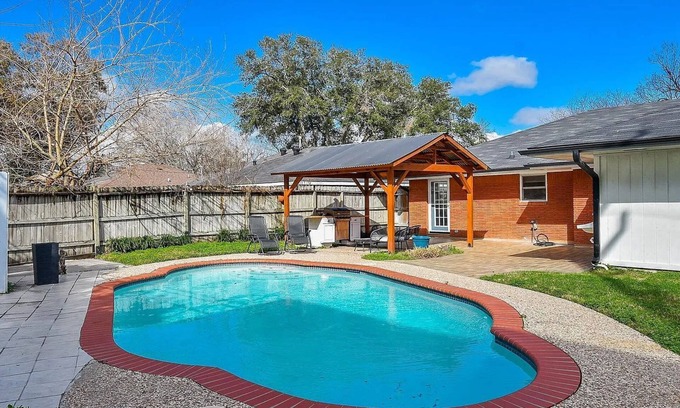 Willow Meadows/Willowbend Area House | Pet Friendly, 3 bedroom home, w/Pool & Games!