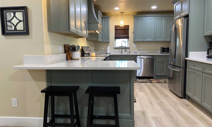 Roswell House | Pet Friendly~3 Bedroom 2.5 Bath Home in Roswell