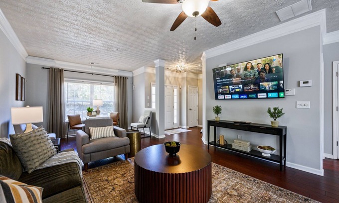 Woodstock House | Pet-Friendly 3BR Townhome w/Weekly Discounts
