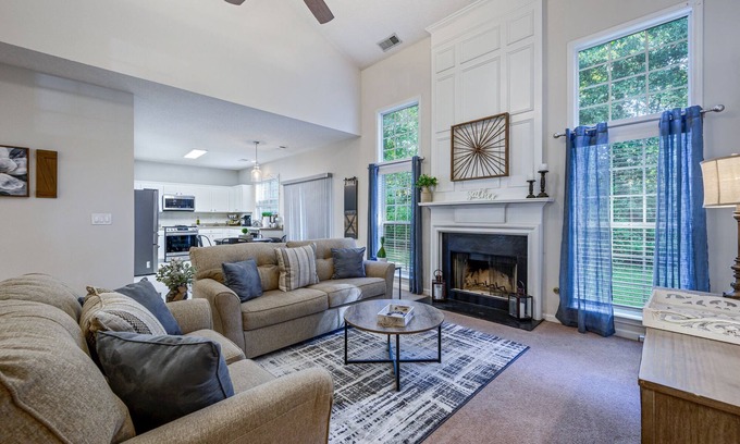 Woodstock House | Pet-Friendly 3BR w/Porch & Grill | Weekday Deals!