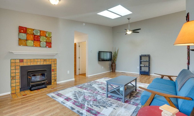 Scenic Foothills House | Pet-Friendly Anchorage Home - 8 Mi to Downtown!