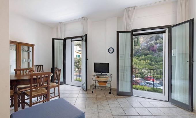 Varigotti Apartment | Pet-Friendly Apartment "13 Mehari" with Balcony & Wi-Fi