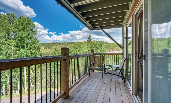 Silverthorne Apartment | Pet-Friendly Apt w/Views: 6 Mi to Keystone Resort