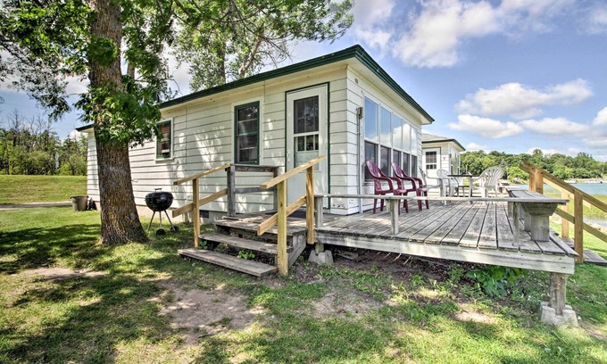 Dent Cabin | Pet-Friendly Beachfront Dent Cabin w/Grill!