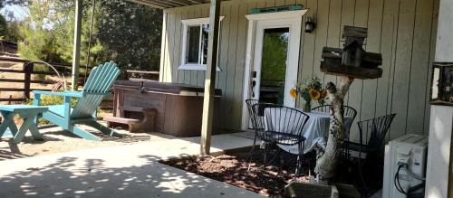 Rainbow CDP House | Pet Friendly Breathtaking Cottage with Hot-tub in Rainbow, California