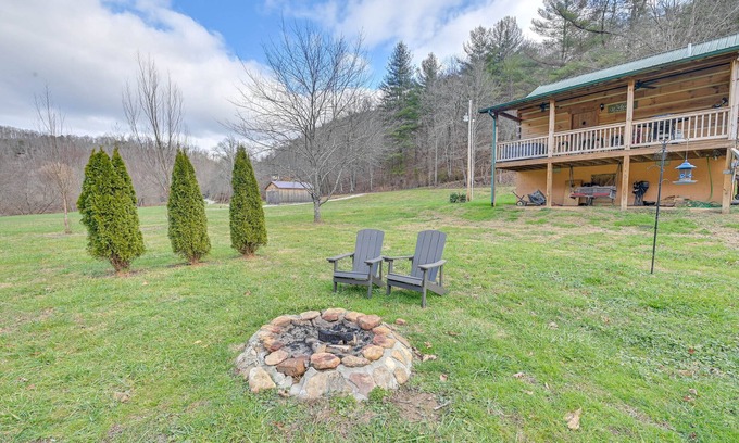 Beattyville Cabin | Pet-Friendly Cabin w/Hot Tub in Daniel Boone NF