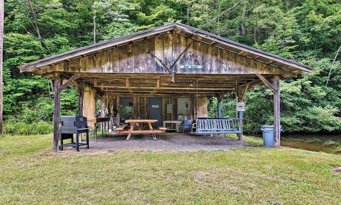 Nora Cabin | Pet-Friendly Castlewood Cabin w/Deck & Pond Views