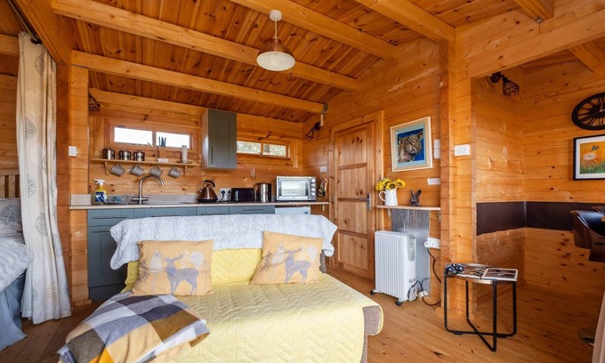 Surlingham Ski Chalet | Pet-friendly chalet in Surlingham, No deposit