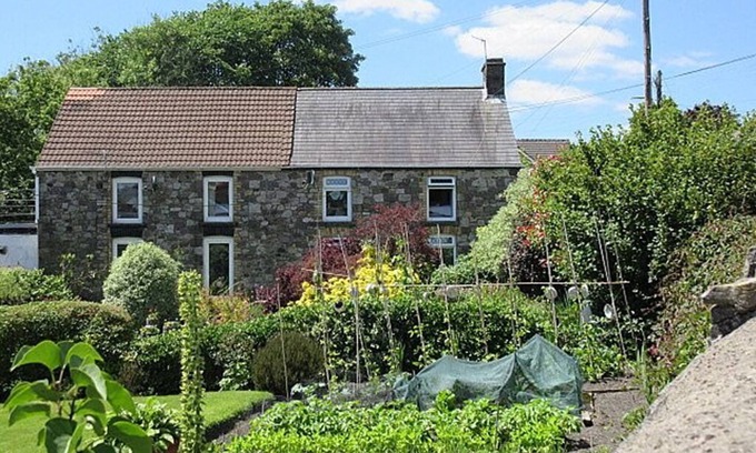 Margam Cottage | Pet-friendly character cottage at the foot of the Brecon Beacons National Park