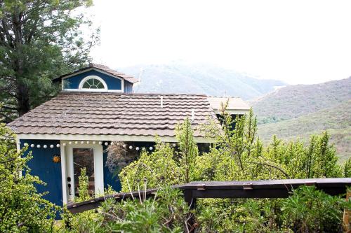 Rainbow CDP House | Pet Friendly Charming Cottage with Incredible Views and Hot-tub in Rainbow, California