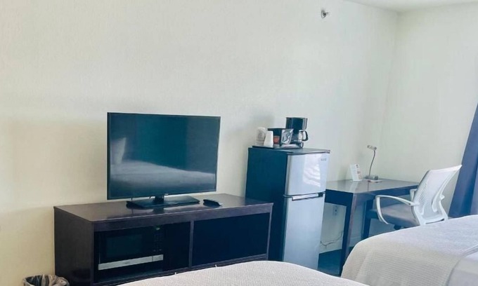 Cuero House | Pet-Friendly Double Queen Room at FairBridge Inn & Suites Cuero, Free Parking!