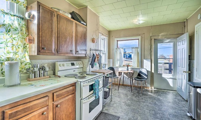Hettinger Apartment | Pet-Friendly Downtown Hettinger Apt with Yard!