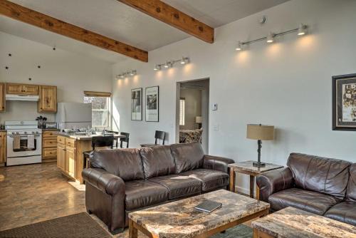 Fritz Creek Apartment | Pet-Friendly Duplex with Northern Lights Aurora View
