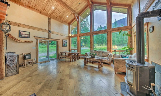 Eureka Cabin | Pet-Friendly Eureka Getaway w/Mountain Views
