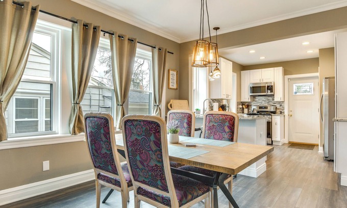 Evanston Apartment | Pet-Friendly Family Apartment - Near NU Campus!
