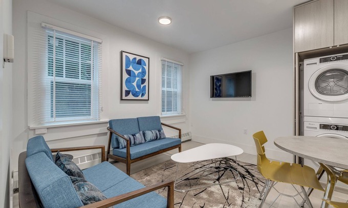 West End Apartment | Pet Friendly Furnished 2 Bedroom @1425 Haro