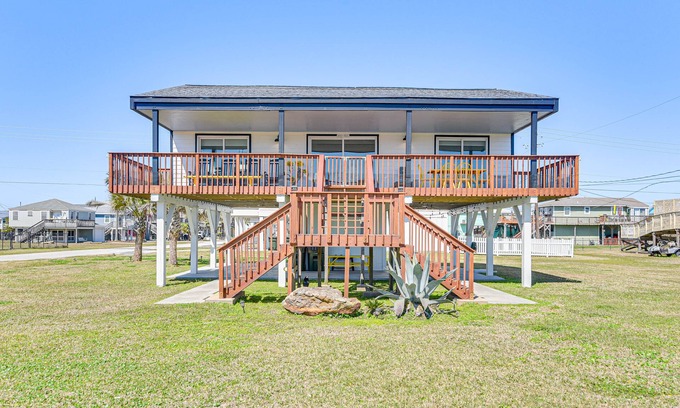Galveston House | Pet-Friendly Galveston Home: Walk to Beaches!