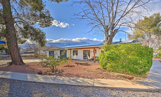 Cottonwood-Verde Village House | Pet-Friendly Gem w/Treehouse: 20 Mi to Sedona