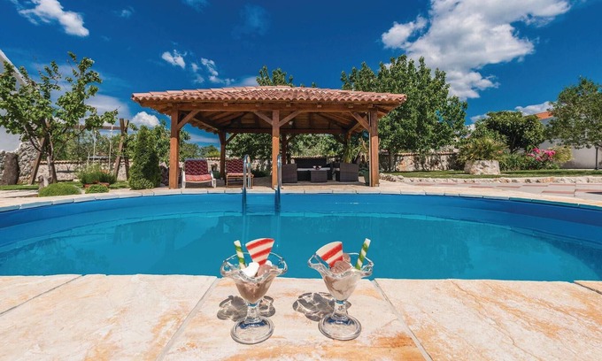 Gornji Zemunik House | Pet friendly home in Zemunik Gornji