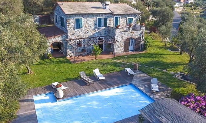San Salvatore House | Pet friendly home in Cogorno with WiFi