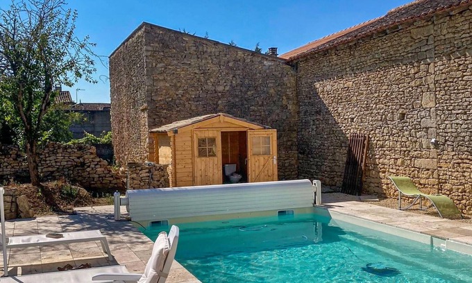 Doux House | Pet friendly home in Doux