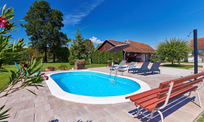 Bjelovar House | Pet friendly home in Gudovac with WiFi