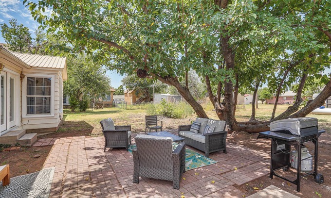 Crowell House | Pet Friendly Home w/Yard & Grill in Crowell!