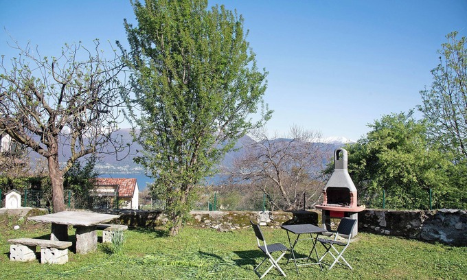 Porto Valtravaglia Apartment | Pet-Friendly Apartment 'La Vecchia Torre' with Garden & Wi-Fi