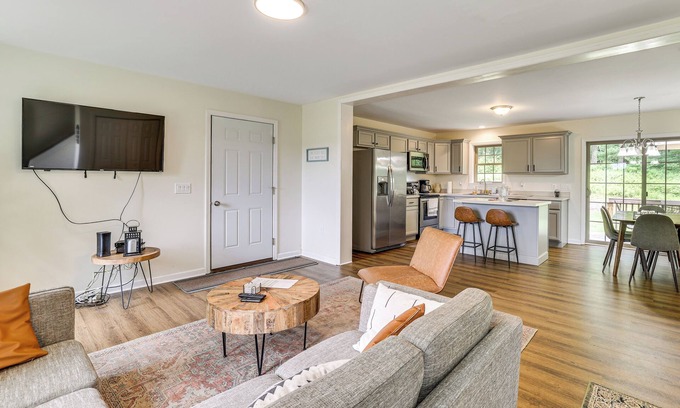 Gilman House | Pet-Friendly Lebanon House w/Lake Access!