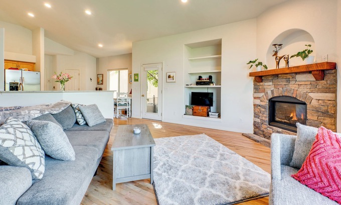 Longmont House | Pet-Friendly Longmont Home w/McIntosh Lake Access