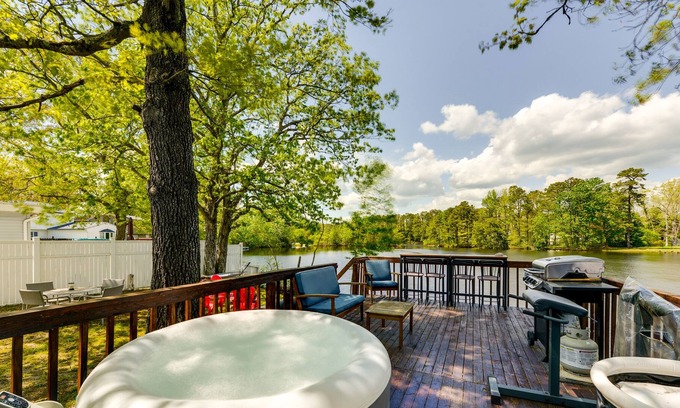 Mays Landing Cottage | Pet-Friendly Mays Landing Vacation Rental on Lake!