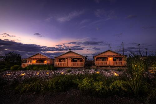 Tombstone Resort | -Pet Friendly- Miners Cabin #5 -Two Double Beds - Private Balcony