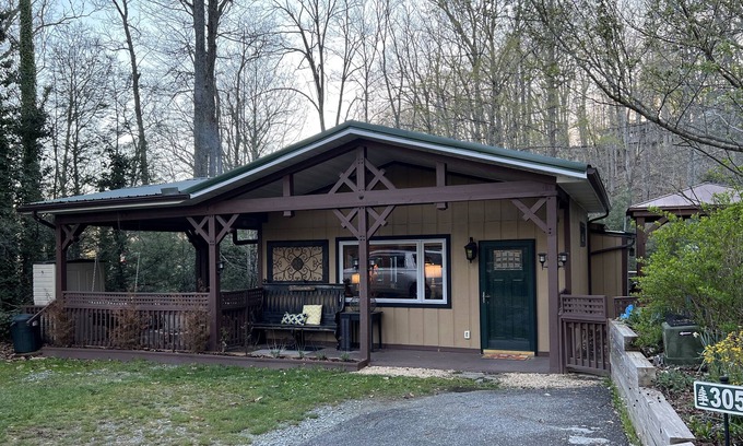 Newland Other | Pet-Friendly Mountain Cabin w/ Fire Pits, Fence Yard and Covered Decks