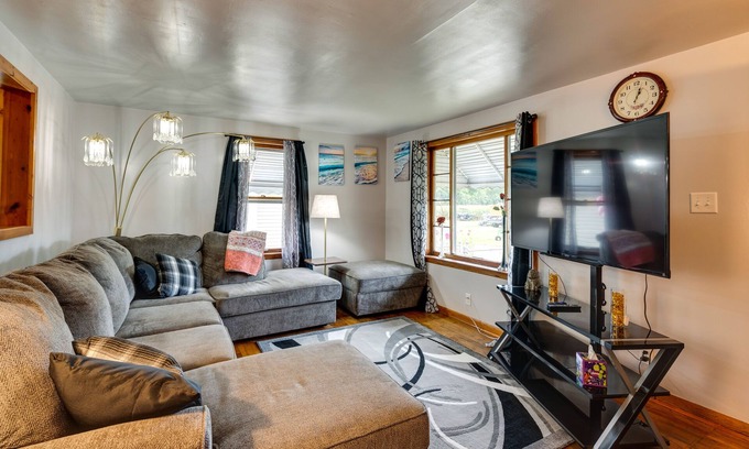 Buckeye Lake House | Pet-Friendly Ohio Retreat w/Patio & Fire Pit!