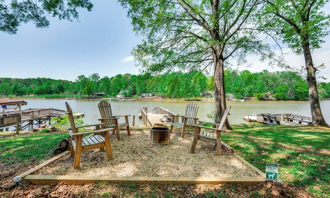 Southmont House | Pet-Friendly Paradise w/Private Dock in Lexington