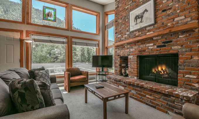 Keystone House | Pet friendly, Private, Sauna, Free Shuttle
